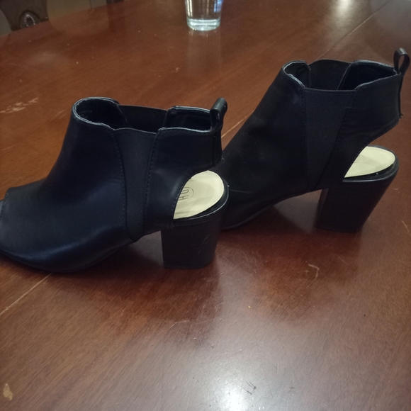 Denver Hayes Black Peep-Toe Ankle Booties - Picture 3 of 6